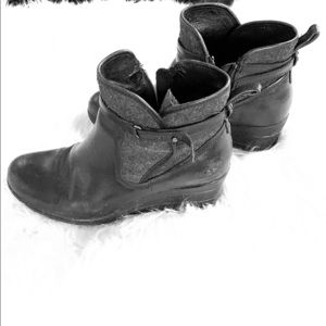 UGG Waterproof Zip-up Ankle Boots - Size 7
